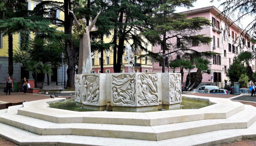 Vandali e bivacchi in piazza San Francesco, il Comitato scrive al Prefetto: “Presidio di polizia e telecamere”