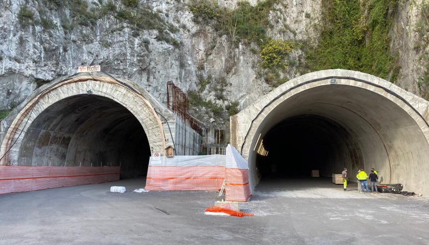 Autostrada Napoli/Salerno da lunedì divieto di transito per mezzi pesanti superiori a 7,5 tonnellate