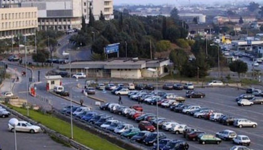 Cento nuovi posti auto per l’ospedale Ruggi di Salerno