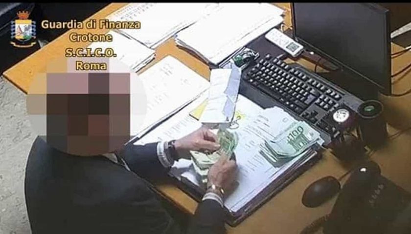Magistrato arrestato dalla Dda di Salerno: “Quei soldi erano solo un prestito”