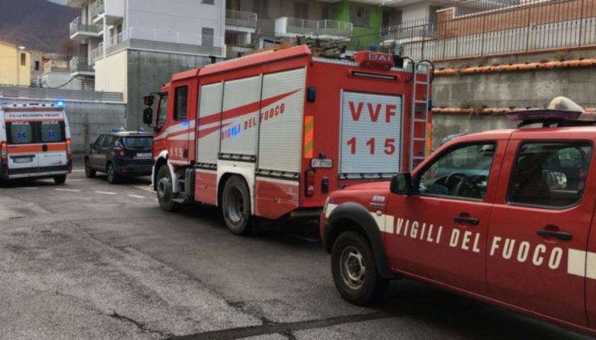 Fiamme sul monte Bellaria a Salerno