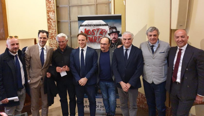 Insieme per Sarno: venerdì all’Augusteo “Mostri a parte” di Maurizio Casagrande per raccogliere fondi