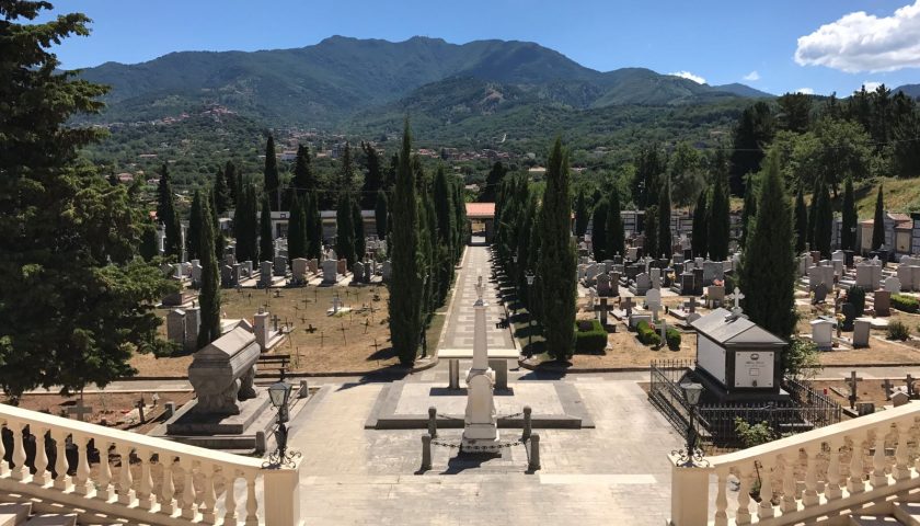 Vallo della Lucania, avvocato fa visita a un defunto e gli rubano il portafogli