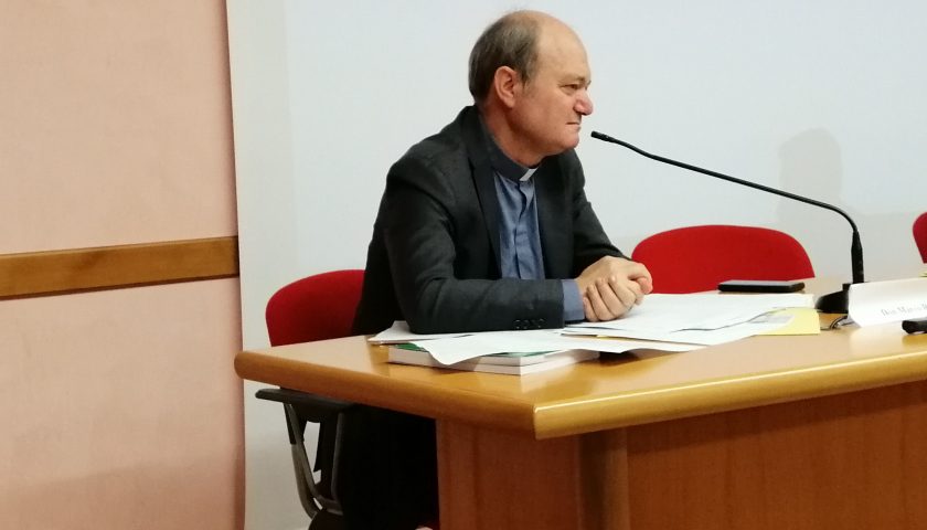 Salerno, “Il presente al di là dell’apparenza”. Il nuovo corso della Scuola della Carità