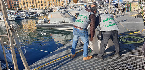 Lotta ai pescatori di frodo: Guardia di Finanza in azione a Punta Campanella