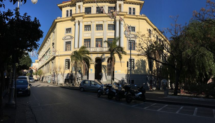 Salerno, lite tra studenti al liceo Tasso: giovane sparato con una pistola a piombini