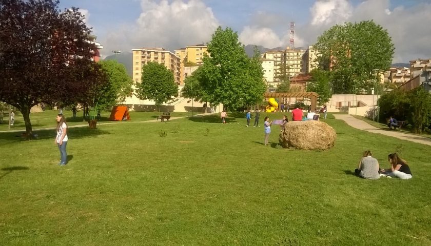 Troppi vandali in azione, a Vallo della Lucania il sindaco Aloira chiude il Parco Stella del Mattino