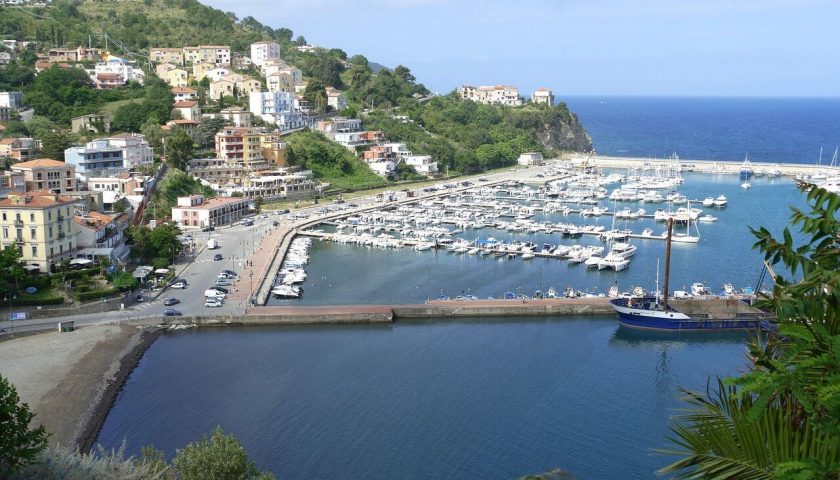 Agropoli, cittadini denunciano turisti nelle case al mare: multe, quarantene ed espulsioni