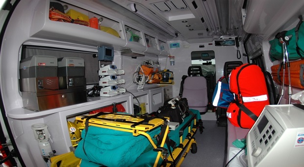 AMBULANZA MEDICALIZZATA DEL 118 SENZA MEDICO A BORDO A SIANO