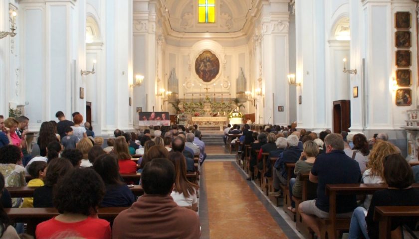 Panico durante la Santa Messa a San Domenico: topo entra in Chiesa mentre i fedeli erano in fila per la comunione