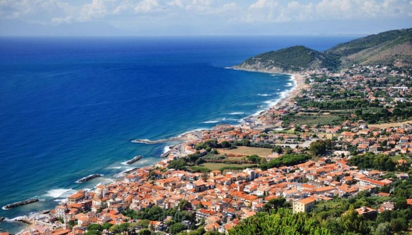 Castellabate, sfregio al monumento dei caduti in piazza Lucia