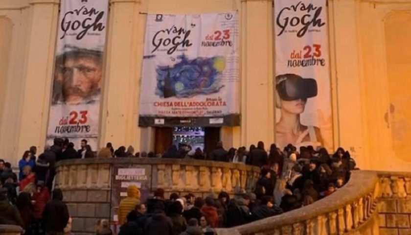 Salerno, tanti visitatori alla mostra immersiva di Van Gogh: annullata visita gratuita di domenica