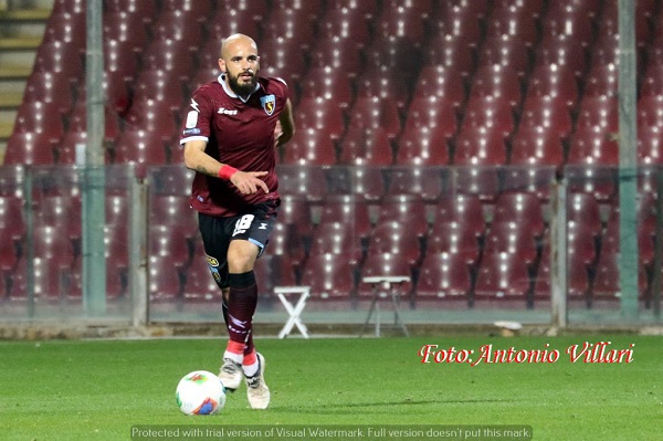 Salernitana, Aya: “Salerno bella piazza, a 30 anni posso ancora crescere. Promozione diretta? Mancano tante partite…”