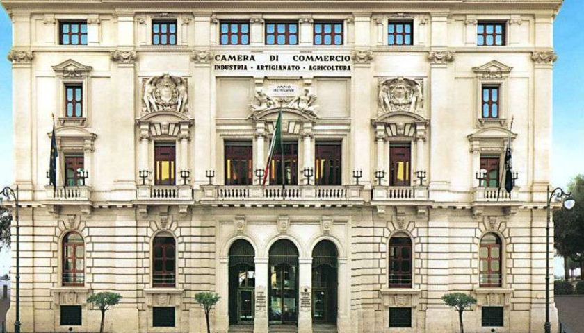 SALERNO: PARI MENTI, RACCONTI DI DONNE
