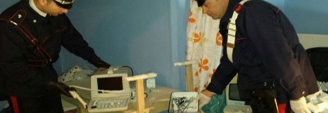 Studio dentistico chiuso a Capaccio, nei guai falso medico di Eboli e la moglie