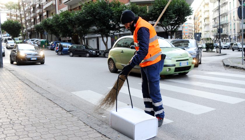 Igiene urbana, Salerno Pulita subentra agli addetti del Comune per la pulizia del centro e del centro storico