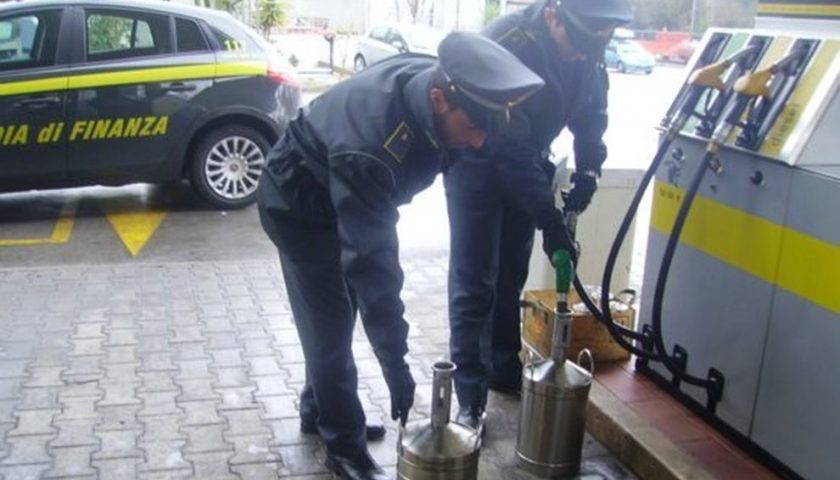 Sequestro di 46mila litri di carburante a Polla, nei guai imprenditore e trasportatore