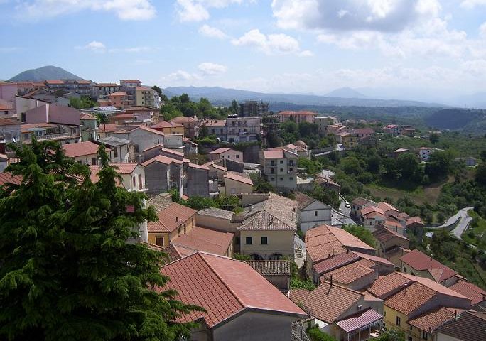 Targa dedicata al sindaco Mastrolia imbrattata con bestemmie a Contursi