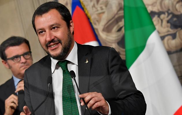 Salvini apre al governo di unità e sale al Quirinale: “Via Conte e la Lega c’è per accompagnare il Paese al voto”.