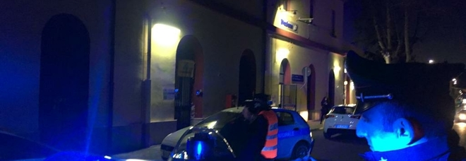 Allarme sicurezza in stazione a Pontecagnano, 16 persone controllate