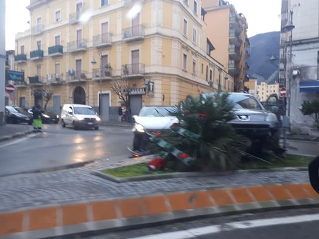 Spettacolare incidente a Nocera Inferiore