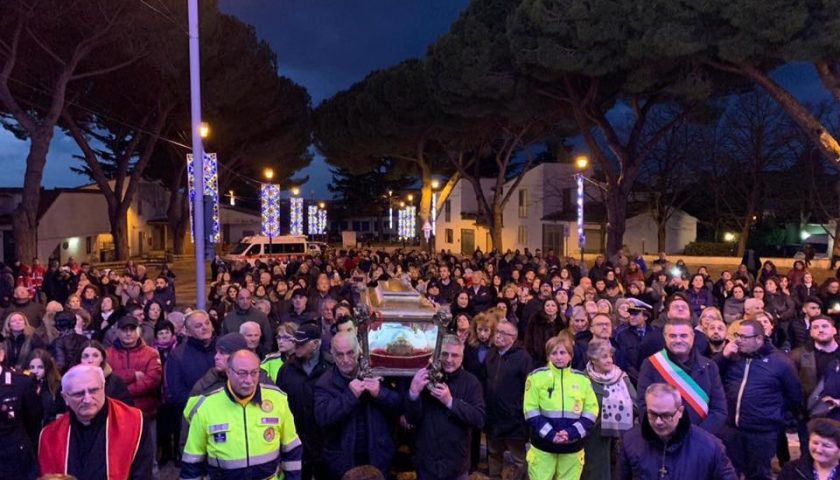 Capaccio/Paestum, le reliquie di Santa Maria Goretti a scuola: la preside dice no, l’ira del parroco