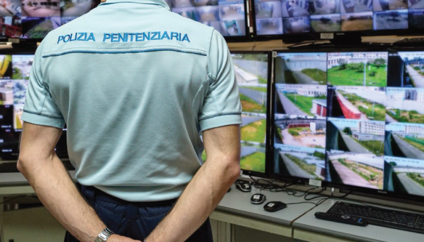 Rete solidale consegna kit igienico sanitario agli agenti del carcere di Fuorni