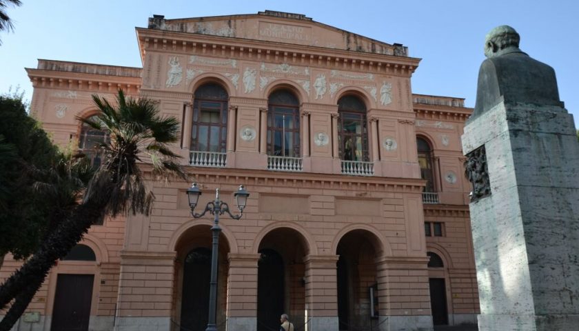 Salerno, controllori per il Teatro Verdi con i conti in rosso