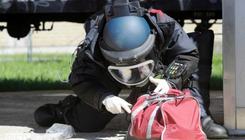 A Nocera Inferiore “borsone con bomba vicino alla chiesa”, ma è un falso allarme