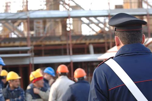 Ad Amalfi cantiere edile aperto nonostante il divieto, 5 denunciati