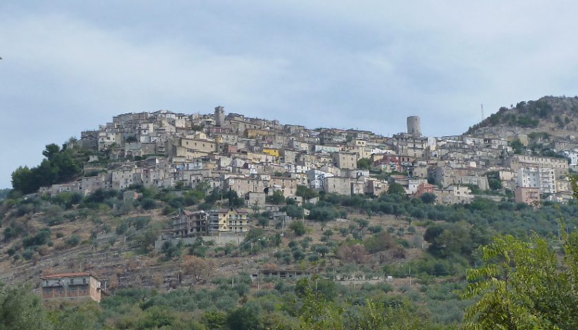 Crolla muretto, Provinciale che attraversa Castelcivita chiusa fino al 24 maggio