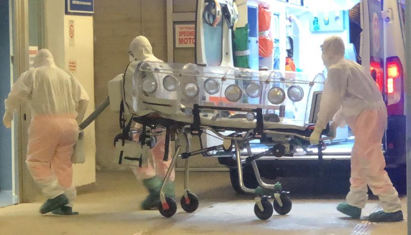 Eboli, altri due contagiati: erano in stanza con la 72enne di Pompei