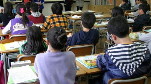 Sovraccarico di compiti a casa, protestano i genitori di Salerno: “Si studia fino a tarda sera”