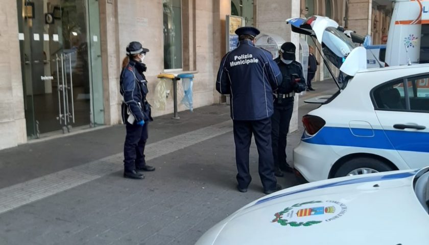 Controlli anti covid, a Salerno senza motivo: fioccano multe da 400 euro