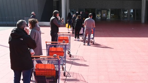 Ad Angri la spesa torna libera. Niente più entrate nel supermercato in ordine alfabetico