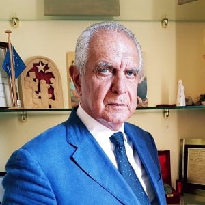 Covid 19, l’epidemia si porta via l’avvocato napoletano Enrico Tuccillo