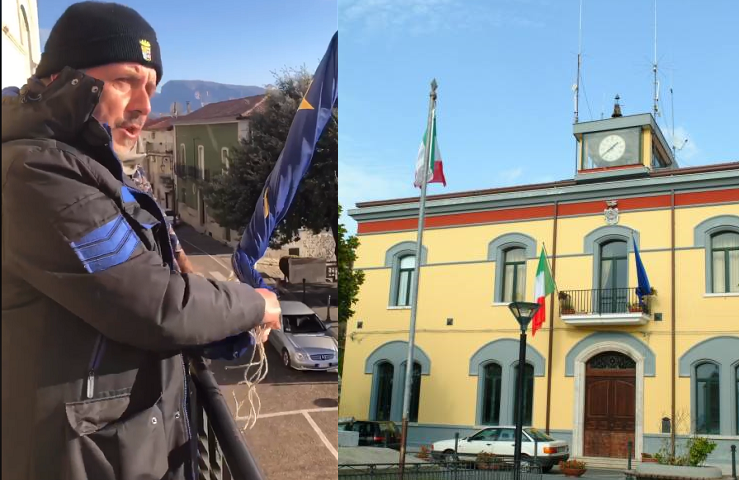 Il Sindaco di Roscigno ammaina la bandiera dell’Unione Europea per protesta