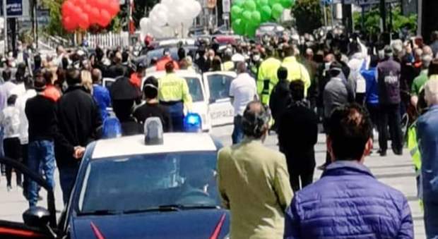 Funerale choc ad Acerno, 150 persone al seguito del carro funebre: sanzionate 32 persone