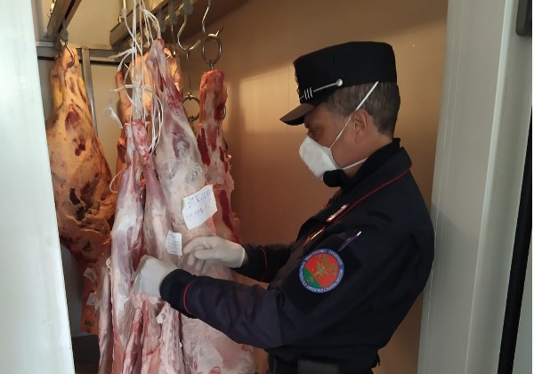 Carni e latticini per Pasqua: controlli, multe e sequestri nel Salernitano
