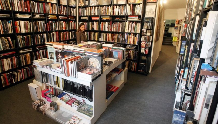 Da martedì apriranno le librerie, ma in 150 restano chiusi. Tra loro anche la Libreria Libramente Caffè Letterario di Salerno