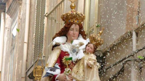 Pagani, truffatori in azione nel nome della Madonna delle Galline: allarme del sindaco