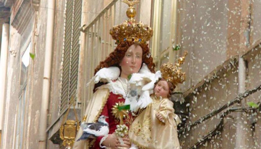 Pagani, truffatori in azione nel nome della Madonna delle Galline: allarme del sindaco
