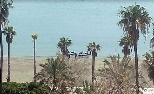 Prende il sole sulla spiaggia di Santa Teresa nonostante il divieto: multato dalla polizia