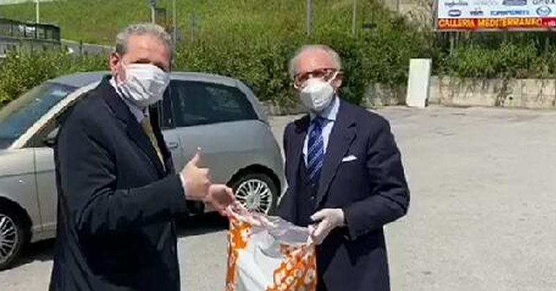 Il presidente emerito della camera penale di Salerno Michele Sarno dona 5 tablet al Ruggi