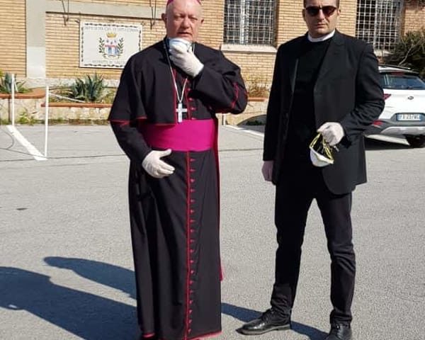 Giovedì Santo con la benedizione dell’Arcivescovo Bellandi nel carcere di Fuorni