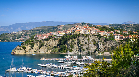 Nel porto di Agropoli con la moto, oppone resistenza all’alt: arrestato uomo di Castellabate