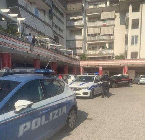 Pasquetta rumorosa nel condominio di piazza Gioberti a Battipaglia, arrivano i carabinieri