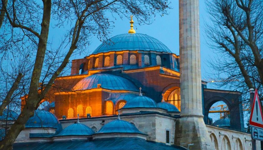 CORONAVIRUS NEL MONDO. IN TURCHIA STOP AI PASTI PUBBLICI PER IL RAMADAN