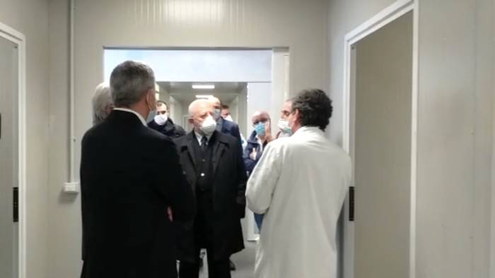 Inaugurato l’ospedale modulare al Ruggi, De Luca: “Non possiamo farci trovare impreparati nell’eventualità di una nuova ondata covid”