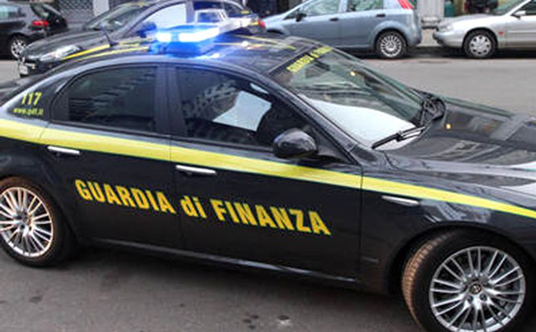 Violenza sessuale sulle studentesse del liceo, arrestato il bidello